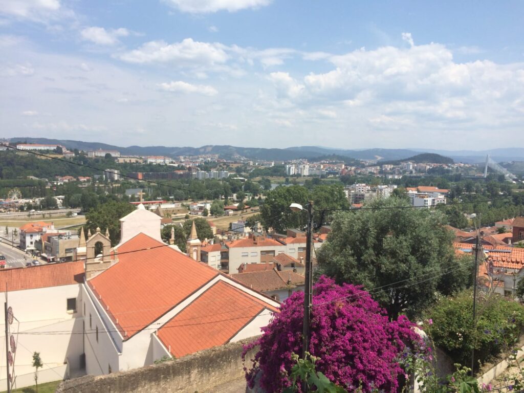 Панорама-монастырь-Санта-Клара-Нова-Посетителькоимбра-Португалия-туризм