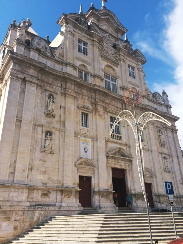 游客科英布拉 - 葡萄牙 - 旅游 - 大教堂新瓦德科英布拉