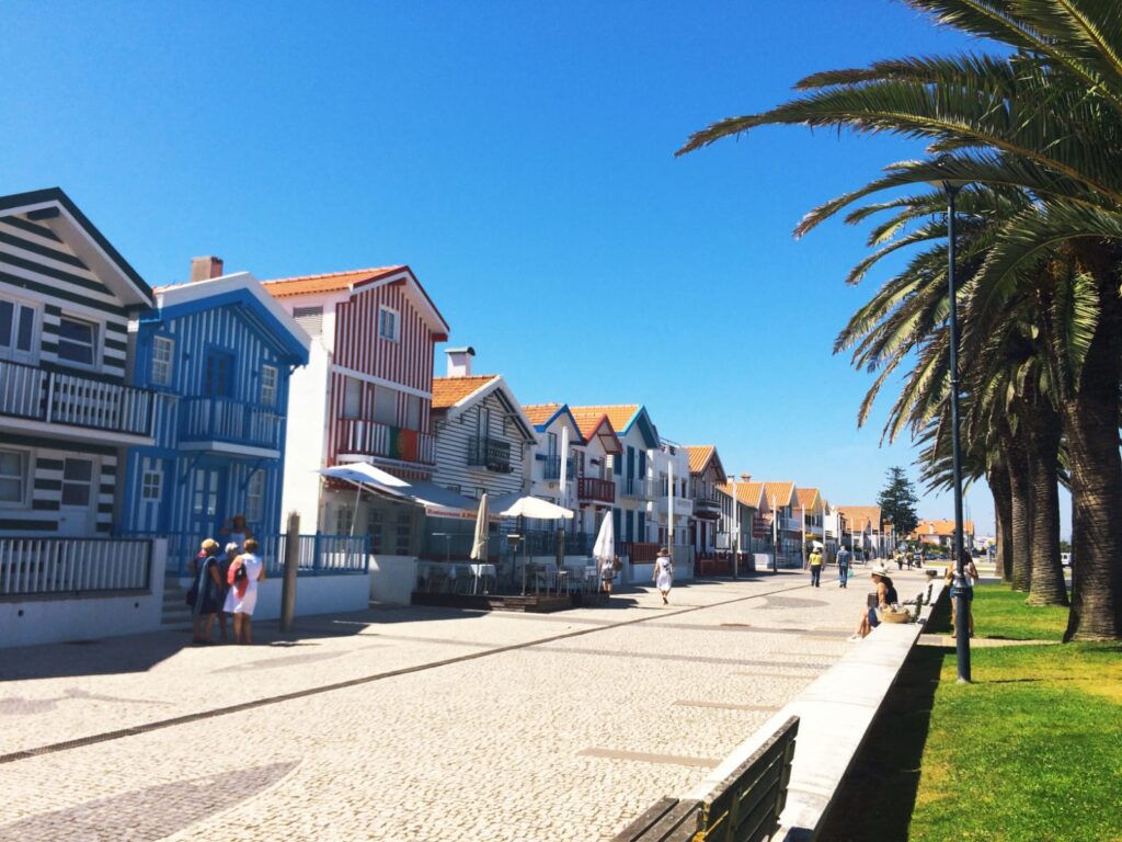 방문자costanovadoprado-casaslistradas-긁힌 집-해변 관광-포르투갈