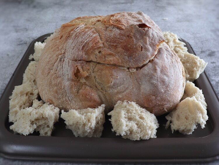 Pain farci sur un plat allant au four