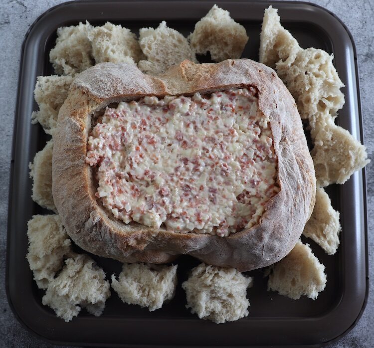 Pain farci sur un plat allant au four