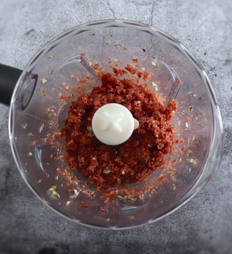 Chouriço haché, ail et origan au robot culinaire