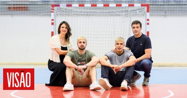 L'histoire d'une famille de handballeurs : des parents qui sont d'anciens joueurs de l'équipe nationale et deux enfants phénoménaux
