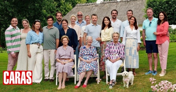 Familles royales de Grèce et du Danemark ensemble pendant les vacances d'été
