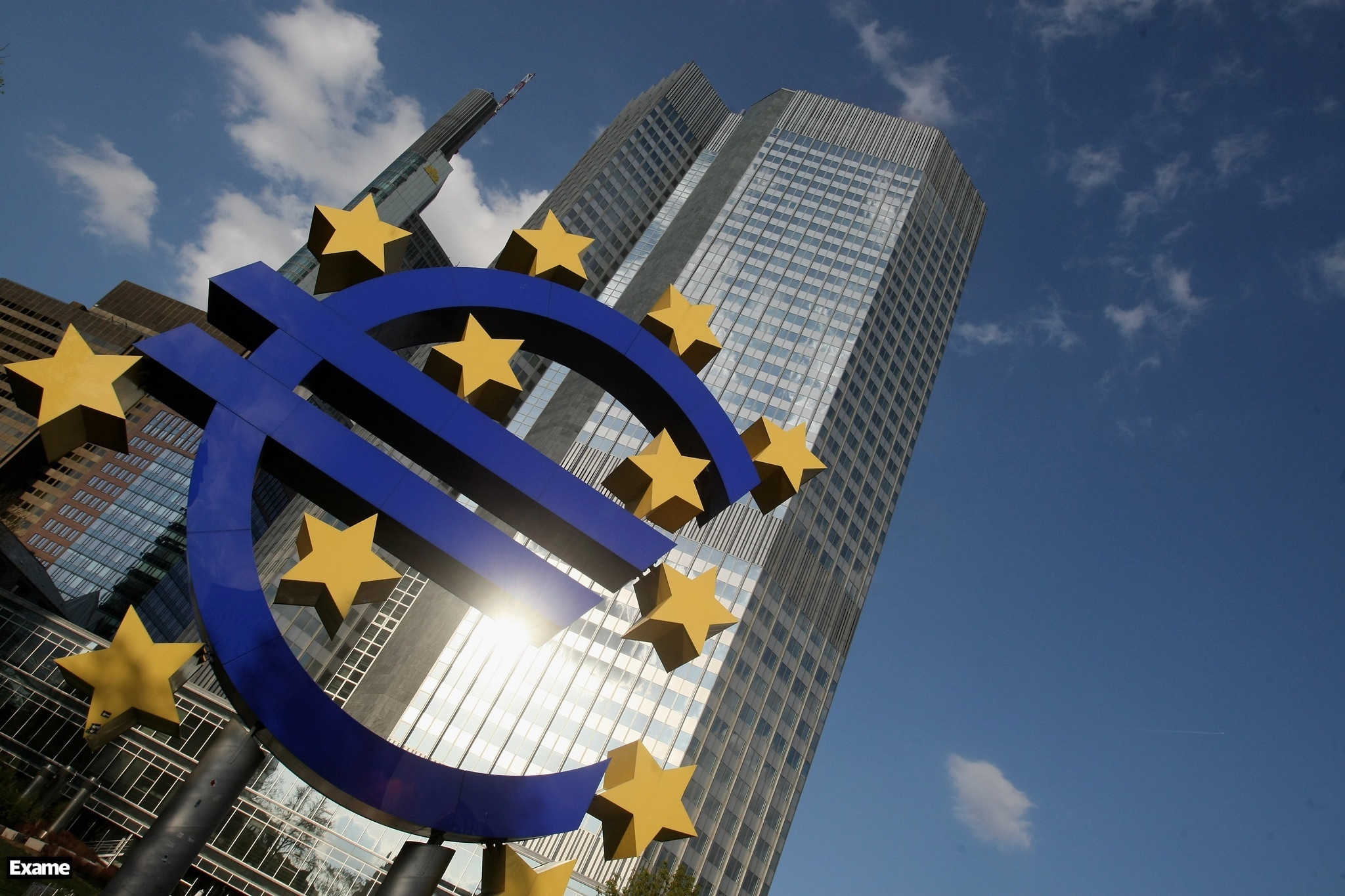 Trois vents contraires qui ont fait chuter l'euro et ce qui pourrait suivre pour la monnaie unique