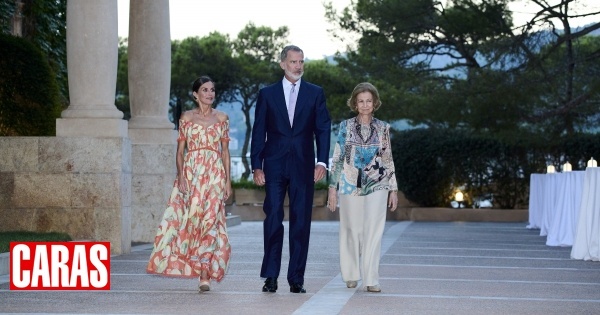 La famille royale espagnole accueille la société civile au palais de Marivent