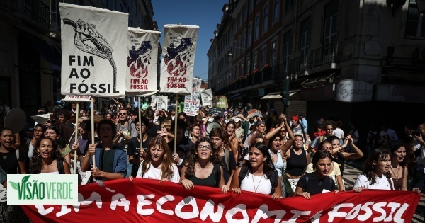 Manifestation étudiante rassemble des dizaines à Lisbonne contre 