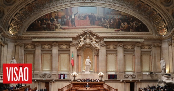 la-gauche-critique-lexclusion-des-banques-de-la-taxe-sur