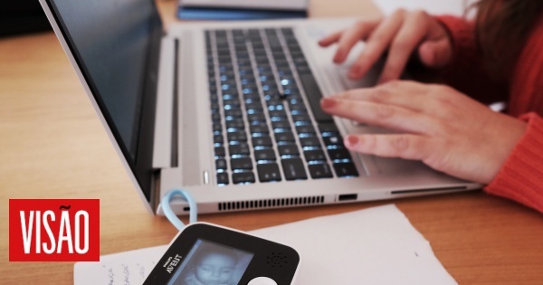 pres-de-la-moitie-des-teletravailleurs-soumis-a-une-surveillance